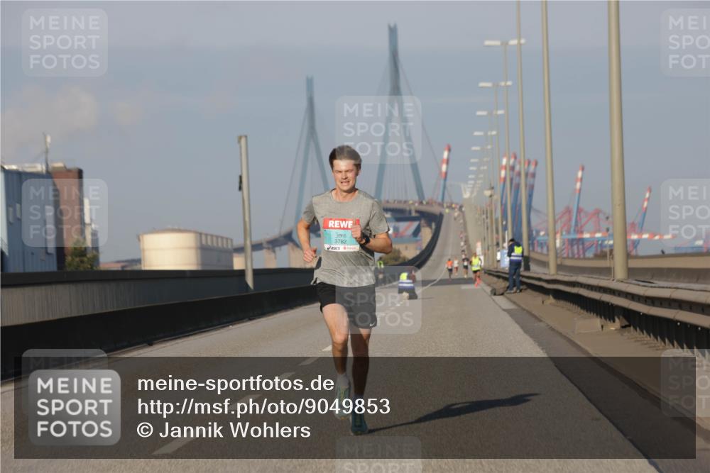 03.10.2025 - Köhlbrandbrückenlauf Jannik Wohlers http://msf.ph/oto/9049853 03.10.2025 09:35:03 Position 3 3782 meine-sportfotos.de