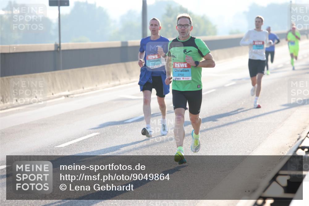 03.10.2025 - Köhlbrandbrückenlauf Lena Gebhardt http://msf.ph/oto/9049864 03.10.2025 09:13:19 Position 1 1032, 2702 meine-sportfotos.de