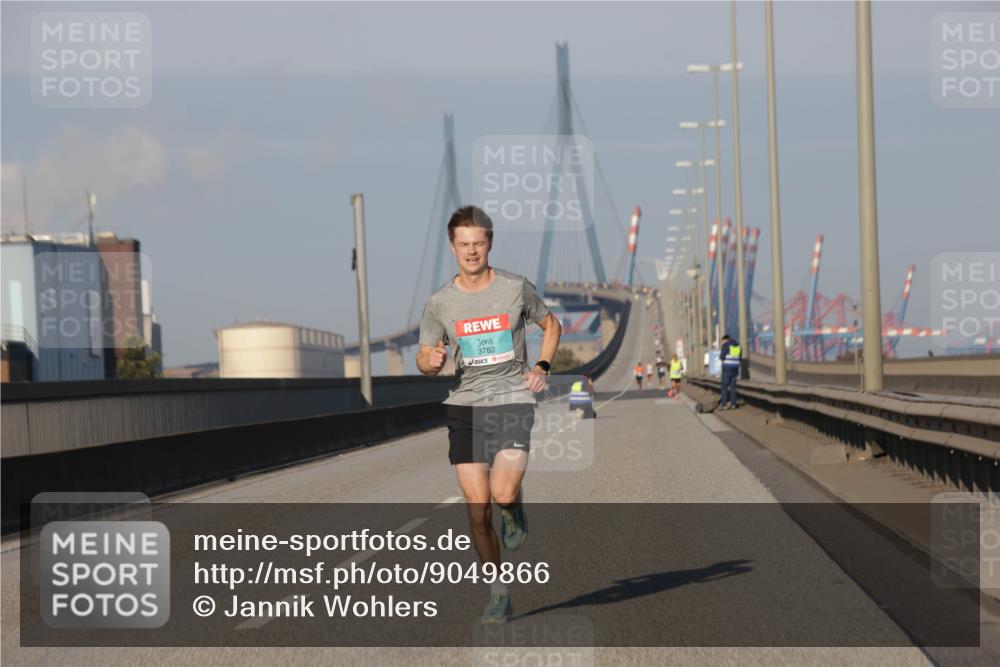 03.10.2025 - Köhlbrandbrückenlauf Jannik Wohlers http://msf.ph/oto/9049866 03.10.2025 09:35:03 Position 3 3782 meine-sportfotos.de