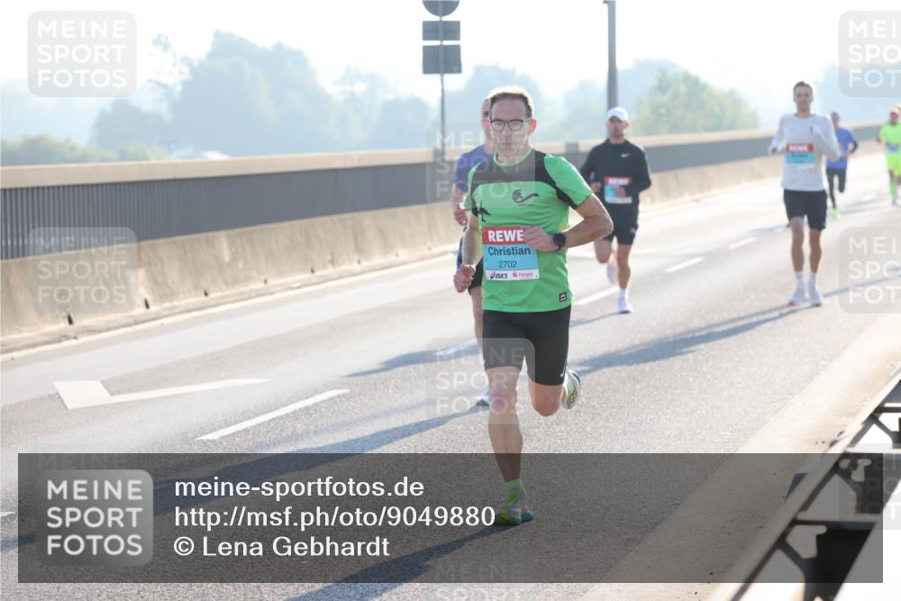 03.10.2025 - Köhlbrandbrückenlauf Lena Gebhardt http://msf.ph/oto/9049880 03.10.2025 09:13:20 Position 1 2702 meine-sportfotos.de