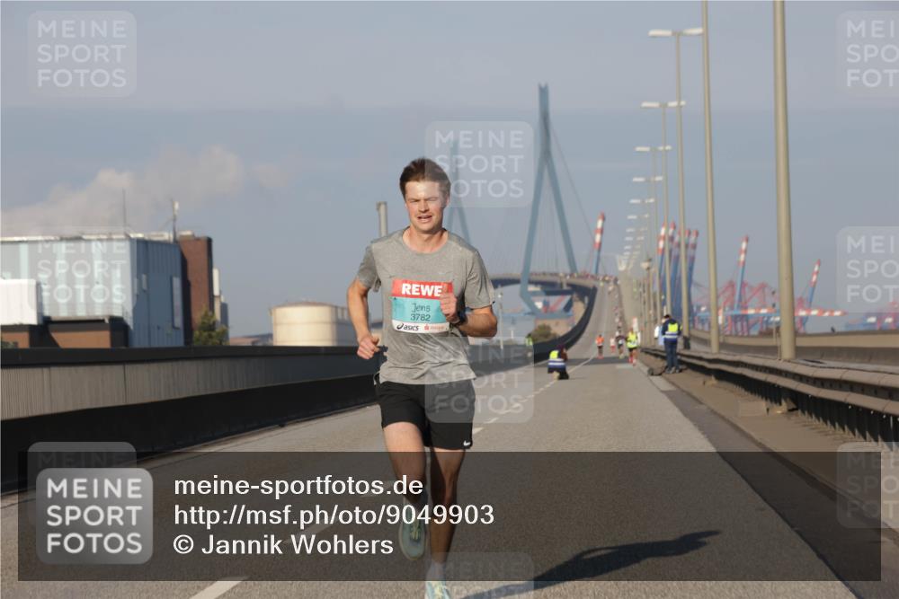 03.10.2025 - Köhlbrandbrückenlauf Jannik Wohlers http://msf.ph/oto/9049903 03.10.2025 09:35:05 Position 3 3782 meine-sportfotos.de