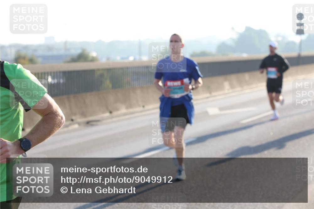 03.10.2025 - Köhlbrandbrückenlauf Lena Gebhardt http://msf.ph/oto/9049912 03.10.2025 09:13:22 Position 1  meine-sportfotos.de