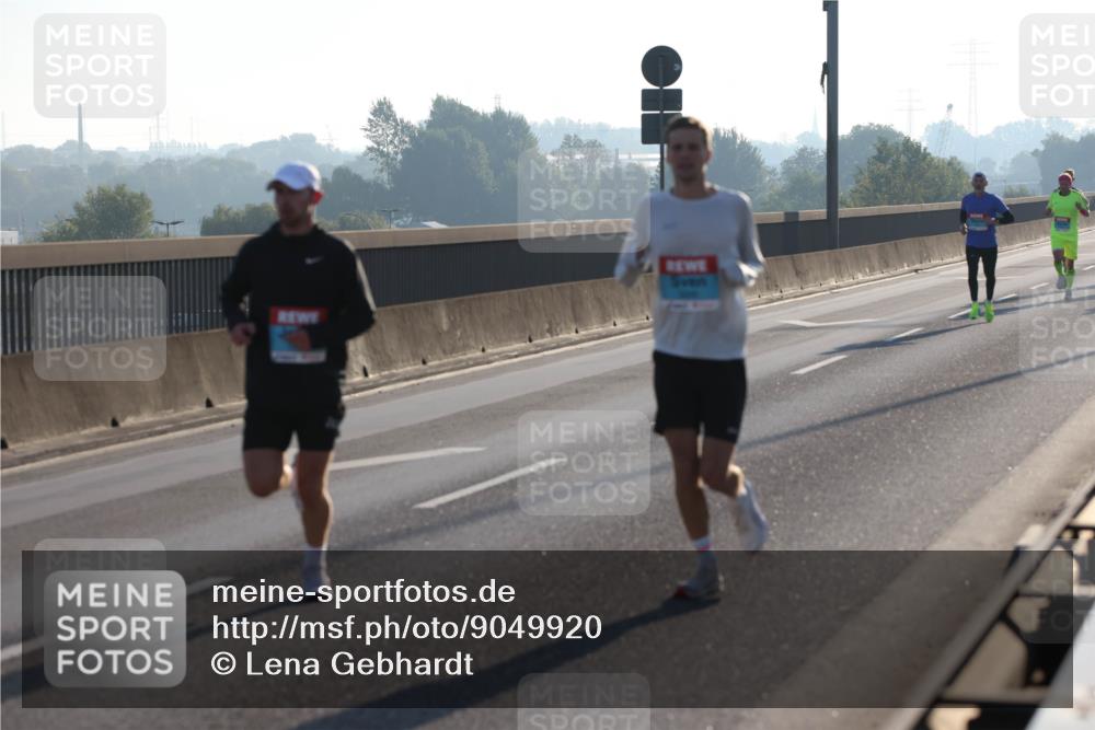 03.10.2025 - Köhlbrandbrückenlauf Lena Gebhardt http://msf.ph/oto/9049920 03.10.2025 09:13:23 Position 1  meine-sportfotos.de