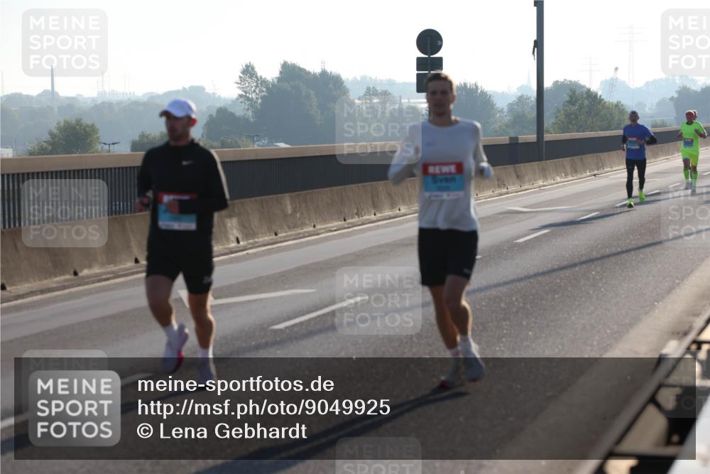 03.10.2025 - Köhlbrandbrückenlauf Lena Gebhardt http://msf.ph/oto/9049925 03.10.2025 09:13:24 Position 1  meine-sportfotos.de