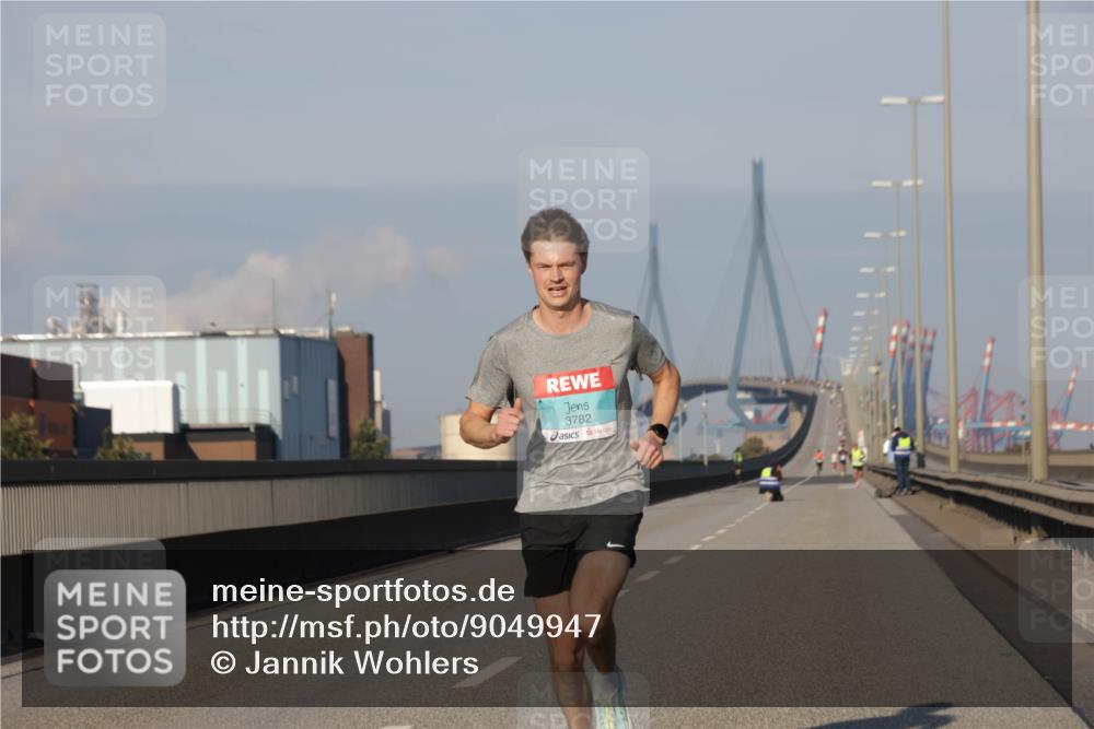 03.10.2025 - Köhlbrandbrückenlauf Jannik Wohlers http://msf.ph/oto/9049947 03.10.2025 09:35:05 Position 3 3782 meine-sportfotos.de
