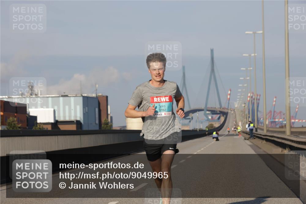03.10.2025 - Köhlbrandbrückenlauf Jannik Wohlers http://msf.ph/oto/9049965 03.10.2025 09:35:05 Position 3 3782 meine-sportfotos.de