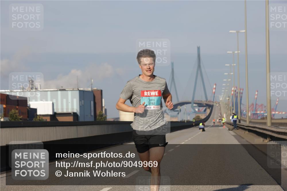 03.10.2025 - Köhlbrandbrückenlauf Jannik Wohlers http://msf.ph/oto/9049969 03.10.2025 09:35:05 Position 3 3782 meine-sportfotos.de