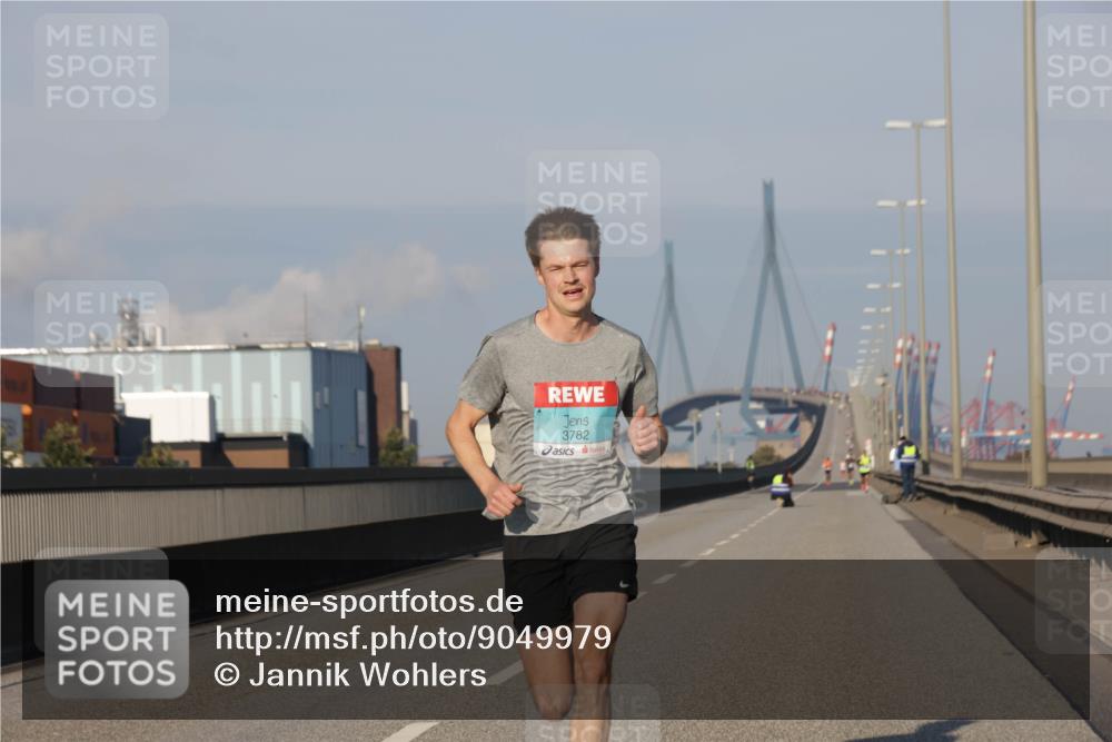 03.10.2025 - Köhlbrandbrückenlauf Jannik Wohlers http://msf.ph/oto/9049979 03.10.2025 09:35:05 Position 3 3782 meine-sportfotos.de