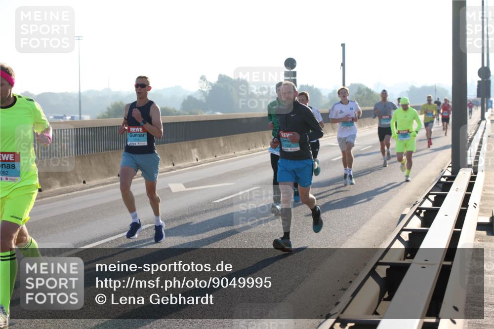 03.10.2025 - Köhlbrandbrückenlauf Lena Gebhardt http://msf.ph/oto/9049995 03.10.2025 09:13:33 Position 1 082, 1017, 1026 meine-sportfotos.de