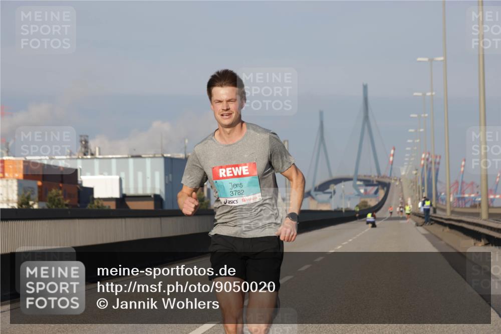 03.10.2025 - Köhlbrandbrückenlauf Jannik Wohlers http://msf.ph/oto/9050020 03.10.2025 09:35:06 Position 3 3782 meine-sportfotos.de