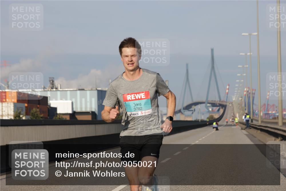 03.10.2025 - Köhlbrandbrückenlauf Jannik Wohlers http://msf.ph/oto/9050021 03.10.2025 09:35:06 Position 3 3782 meine-sportfotos.de