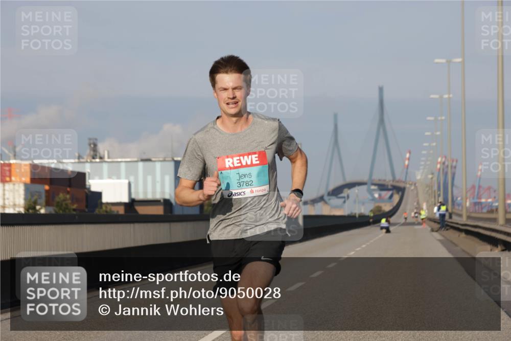 03.10.2025 - Köhlbrandbrückenlauf Jannik Wohlers http://msf.ph/oto/9050028 03.10.2025 09:35:06 Position 3 3782 meine-sportfotos.de