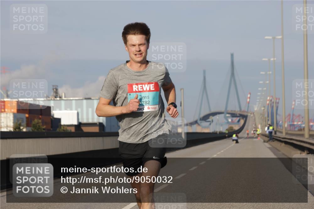 03.10.2025 - Köhlbrandbrückenlauf Jannik Wohlers http://msf.ph/oto/9050032 03.10.2025 09:35:06 Position 3 3782 meine-sportfotos.de