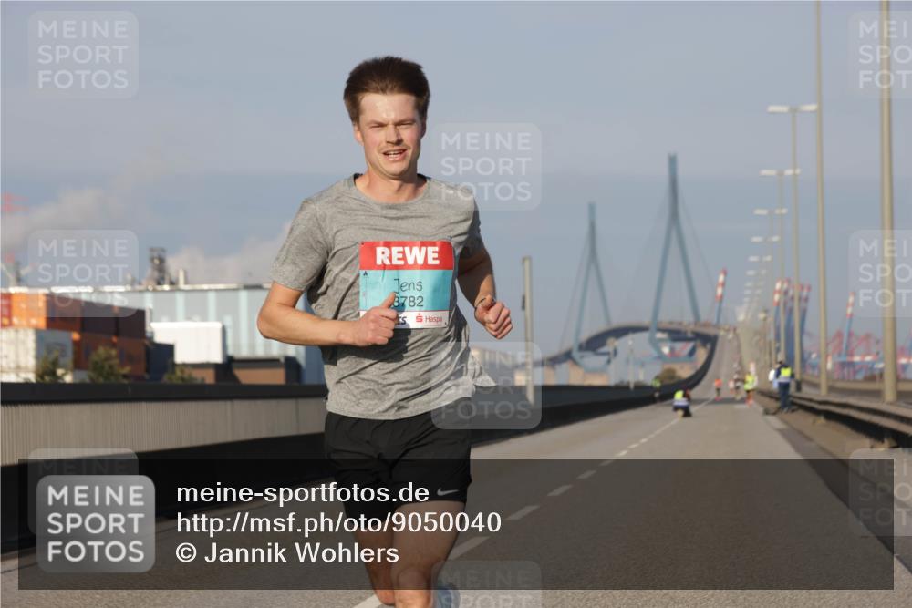 03.10.2025 - Köhlbrandbrückenlauf Jannik Wohlers http://msf.ph/oto/9050040 03.10.2025 09:35:06 Position 3 3782 meine-sportfotos.de