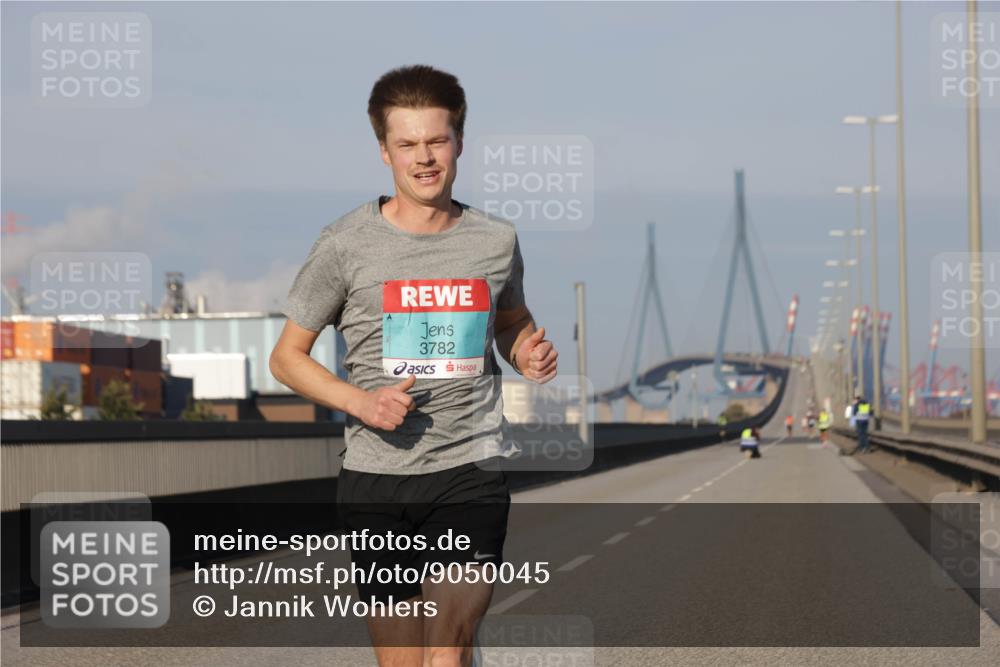 03.10.2025 - Köhlbrandbrückenlauf Jannik Wohlers http://msf.ph/oto/9050045 03.10.2025 09:35:06 Position 3 3782 meine-sportfotos.de