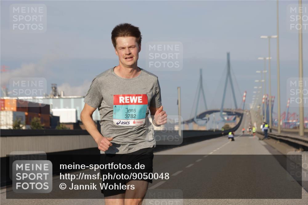 03.10.2025 - Köhlbrandbrückenlauf Jannik Wohlers http://msf.ph/oto/9050048 03.10.2025 09:35:06 Position 3 3782 meine-sportfotos.de
