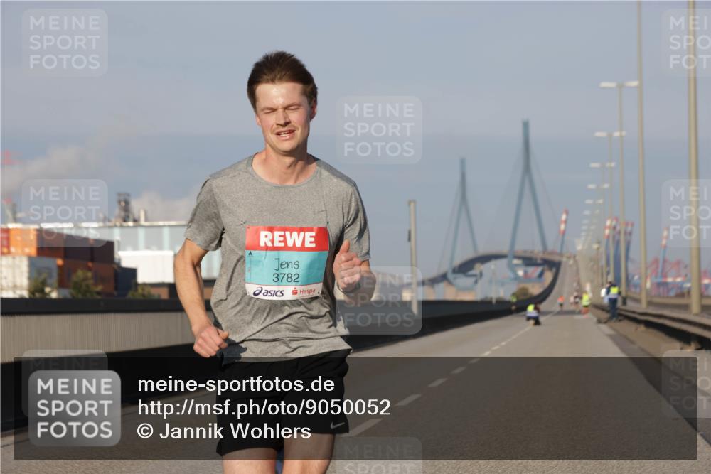 03.10.2025 - Köhlbrandbrückenlauf Jannik Wohlers http://msf.ph/oto/9050052 03.10.2025 09:35:06 Position 3 3782 meine-sportfotos.de