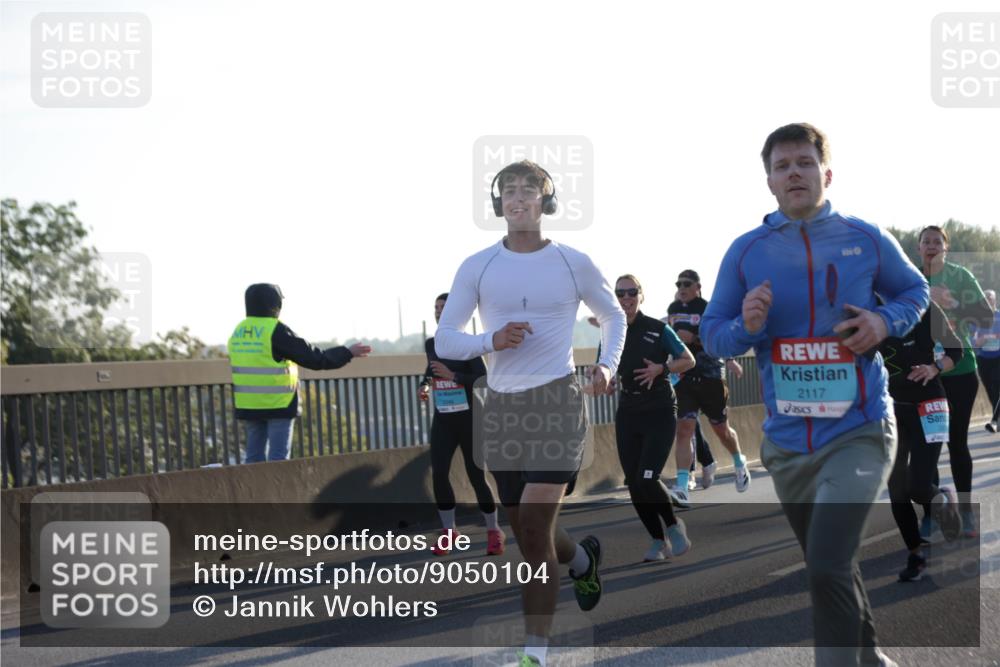 03.10.2025 - Köhlbrandbrückenlauf Jannik Wohlers http://msf.ph/oto/9050104 03.10.2025 09:18:39 Position 3 2117 meine-sportfotos.de