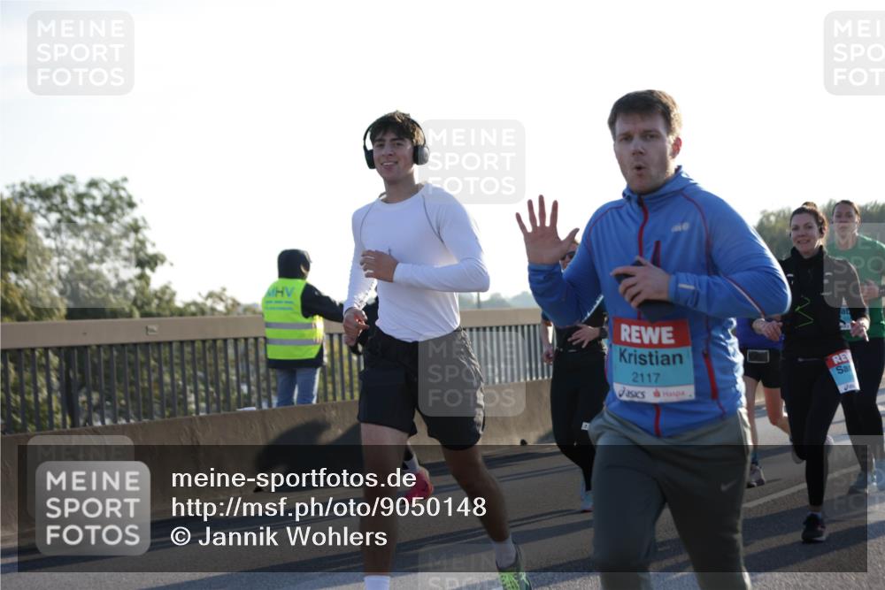 03.10.2025 - Köhlbrandbrückenlauf Jannik Wohlers http://msf.ph/oto/9050148 03.10.2025 09:18:39 Position 3 2117 meine-sportfotos.de