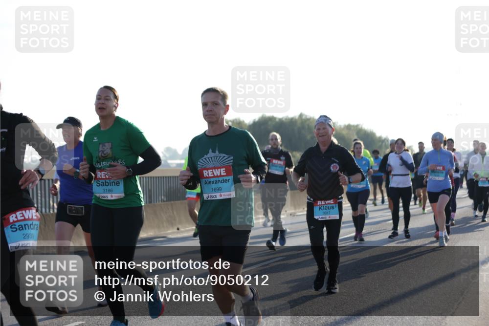 03.10.2025 - Köhlbrandbrückenlauf Jannik Wohlers http://msf.ph/oto/9050212 03.10.2025 09:18:41 Position 3 2939, 3186, 1699, 3017, 417 meine-sportfotos.de