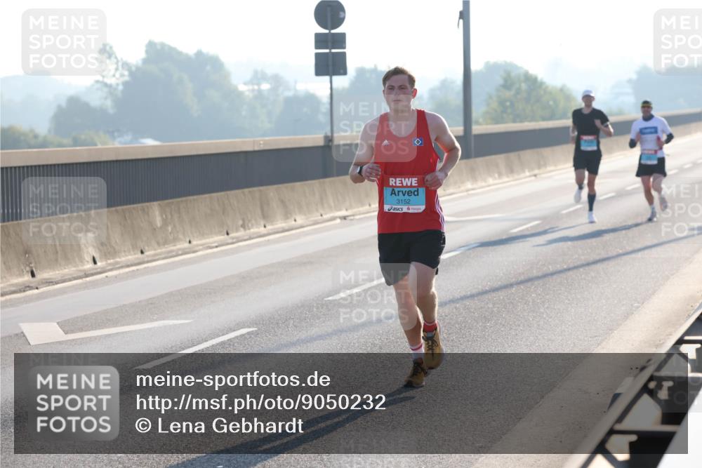 03.10.2025 - Köhlbrandbrückenlauf Lena Gebhardt http://msf.ph/oto/9050232 03.10.2025 09:13:42 Position 1 3152 meine-sportfotos.de