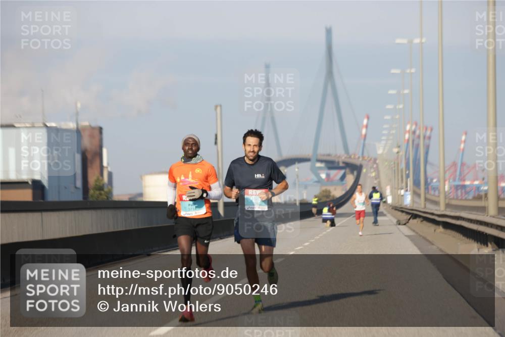 03.10.2025 - Köhlbrandbrückenlauf Jannik Wohlers http://msf.ph/oto/9050246 03.10.2025 09:35:52 Position 3 3714, 8760 meine-sportfotos.de