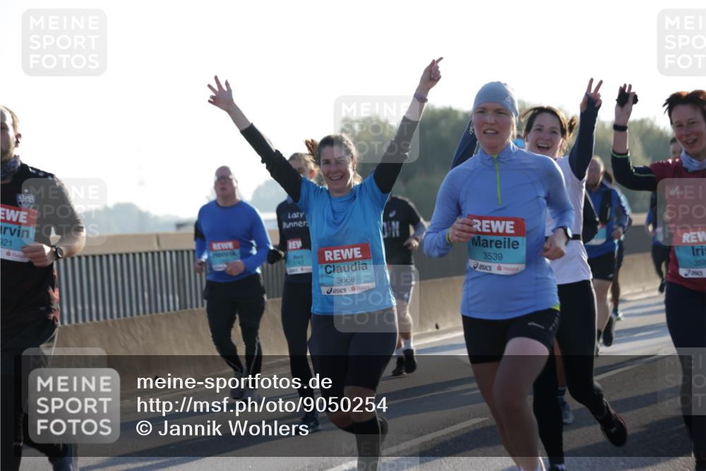 03.10.2025 - Köhlbrandbrückenlauf Jannik Wohlers http://msf.ph/oto/9050254 03.10.2025 09:18:43 Position 3 21, 3743, 3666, 3539, 359 meine-sportfotos.de