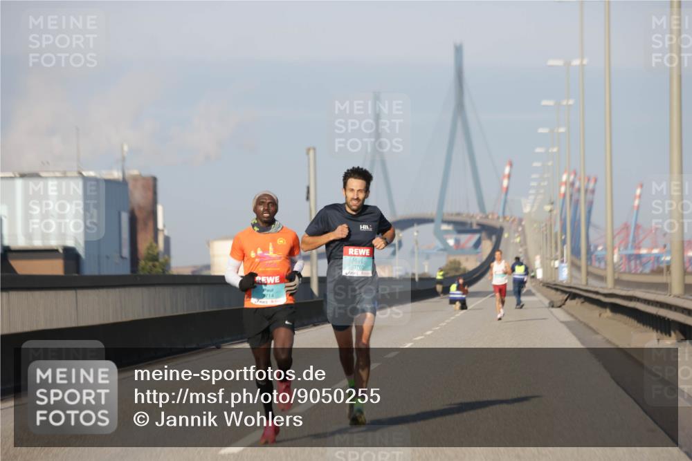 03.10.2025 - Köhlbrandbrückenlauf Jannik Wohlers http://msf.ph/oto/9050255 03.10.2025 09:35:52 Position 3 3714, 3760 meine-sportfotos.de