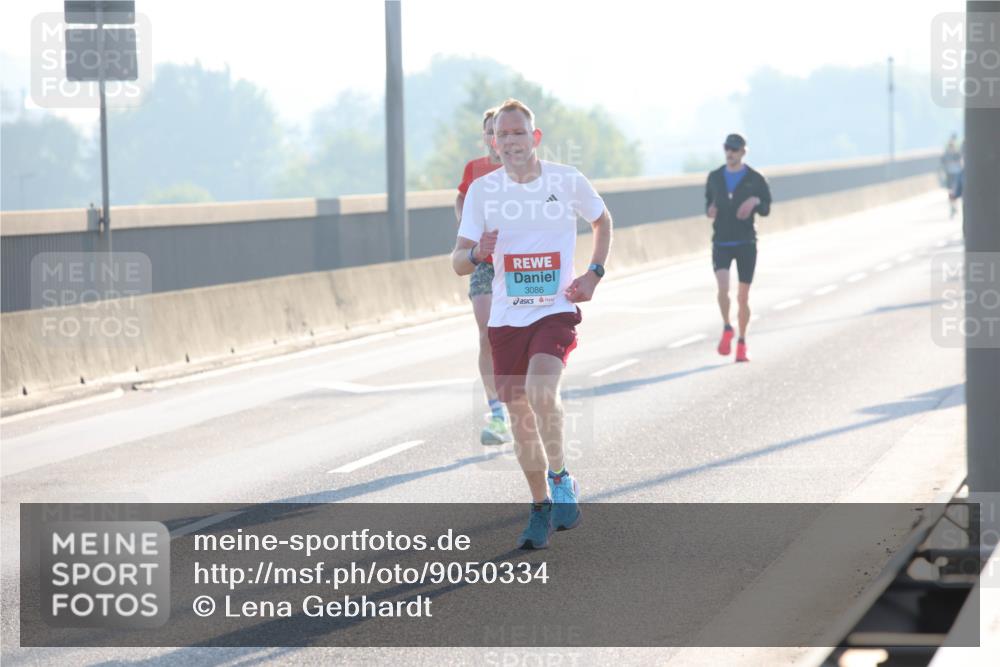 03.10.2025 - Köhlbrandbrückenlauf Lena Gebhardt http://msf.ph/oto/9050334 03.10.2025 09:13:56 Position 1 3086 meine-sportfotos.de