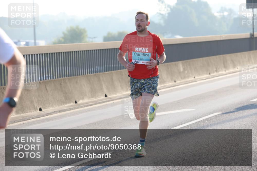 03.10.2025 - Köhlbrandbrückenlauf Lena Gebhardt http://msf.ph/oto/9050368 03.10.2025 09:14:01 Position 1 2402 meine-sportfotos.de