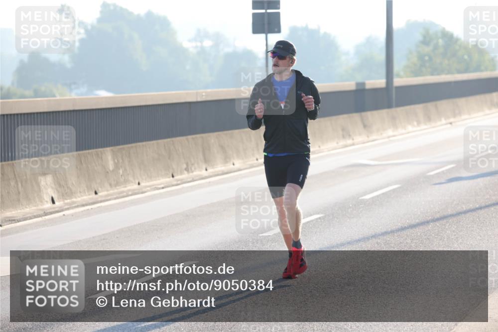 03.10.2025 - Köhlbrandbrückenlauf Lena Gebhardt http://msf.ph/oto/9050384 03.10.2025 09:14:03 Position 1  meine-sportfotos.de