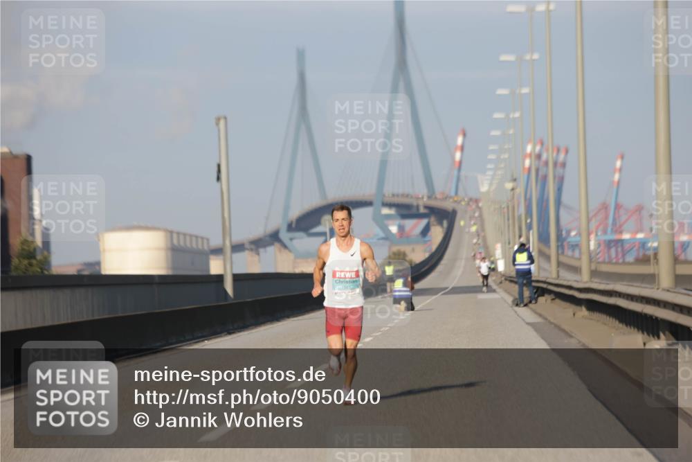 03.10.2025 - Köhlbrandbrückenlauf Jannik Wohlers http://msf.ph/oto/9050400 03.10.2025 09:36:01 Position 3 1013 meine-sportfotos.de