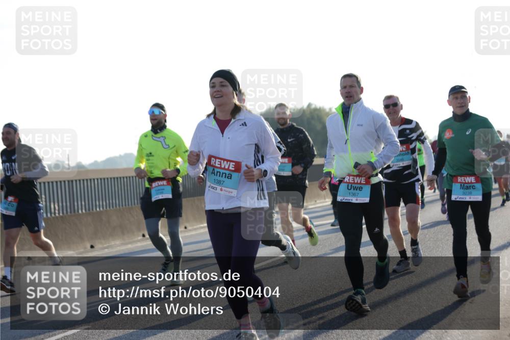 03.10.2025 - Köhlbrandbrückenlauf Jannik Wohlers http://msf.ph/oto/9050404 03.10.2025 09:18:45 Position 3 1387, 1367, 3540, 3238 meine-sportfotos.de