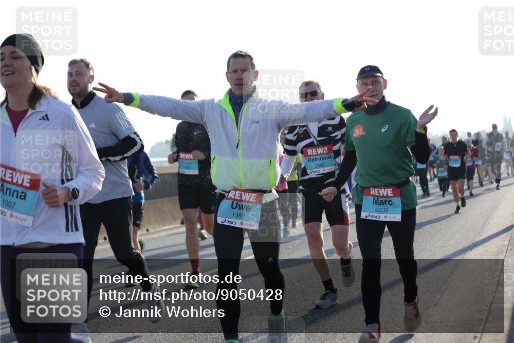 03.10.2025 - Köhlbrandbrückenlauf Jannik Wohlers http://msf.ph/oto/9050428 03.10.2025 09:18:46 Position 3 1387, 1367, 3540, 3238 meine-sportfotos.de