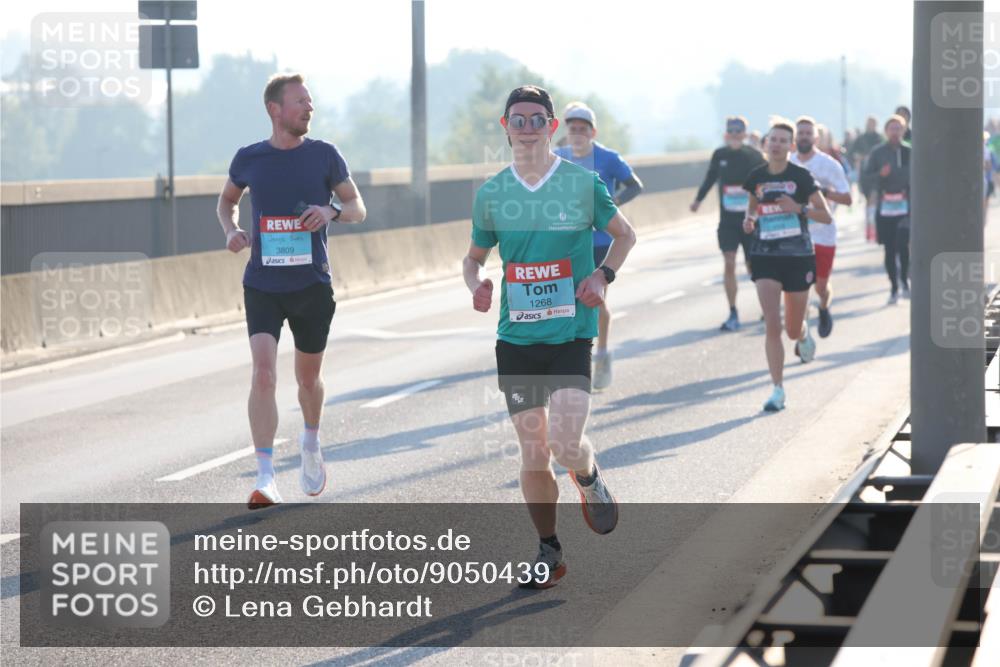 03.10.2025 - Köhlbrandbrückenlauf Lena Gebhardt http://msf.ph/oto/9050439 03.10.2025 09:14:12 Position 1 3809, 1268 meine-sportfotos.de