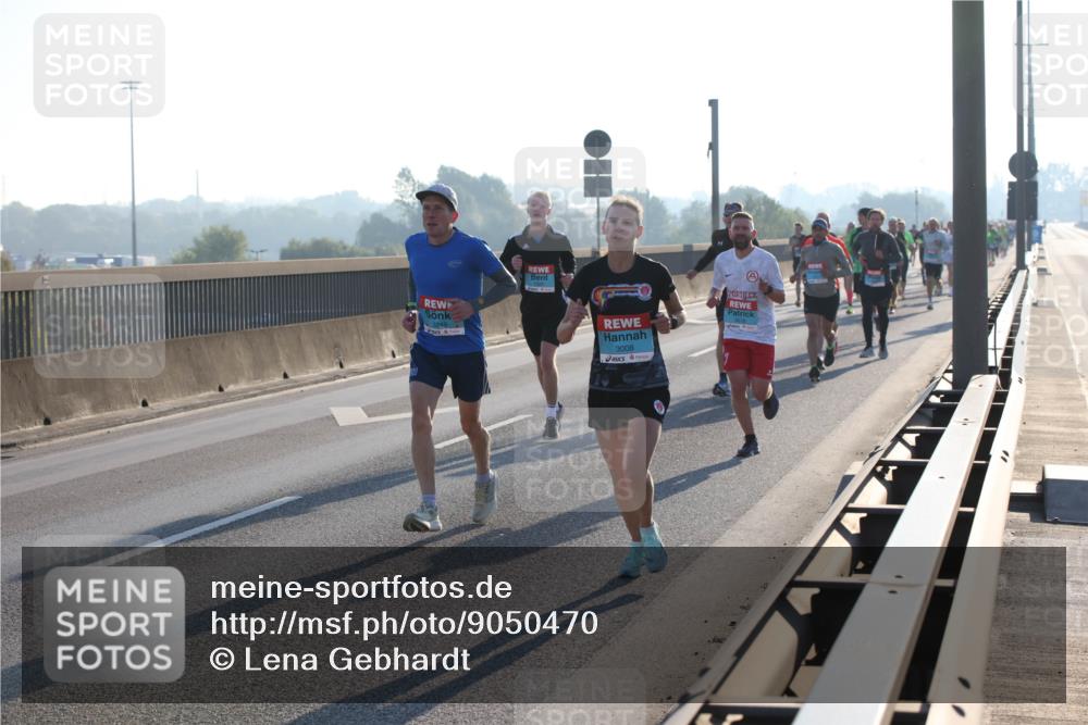 03.10.2025 - Köhlbrandbrückenlauf Lena Gebhardt http://msf.ph/oto/9050470 03.10.2025 09:14:17 Position 1 3008 meine-sportfotos.de