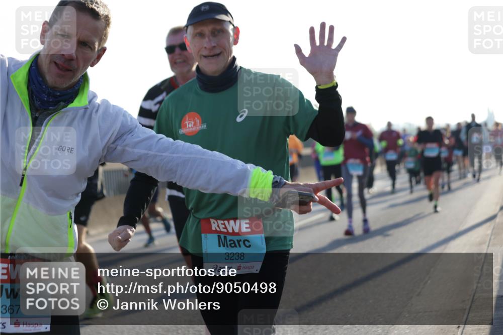 03.10.2025 - Köhlbrandbrückenlauf Jannik Wohlers http://msf.ph/oto/9050498 03.10.2025 09:18:47 Position 3 367, 3238 meine-sportfotos.de