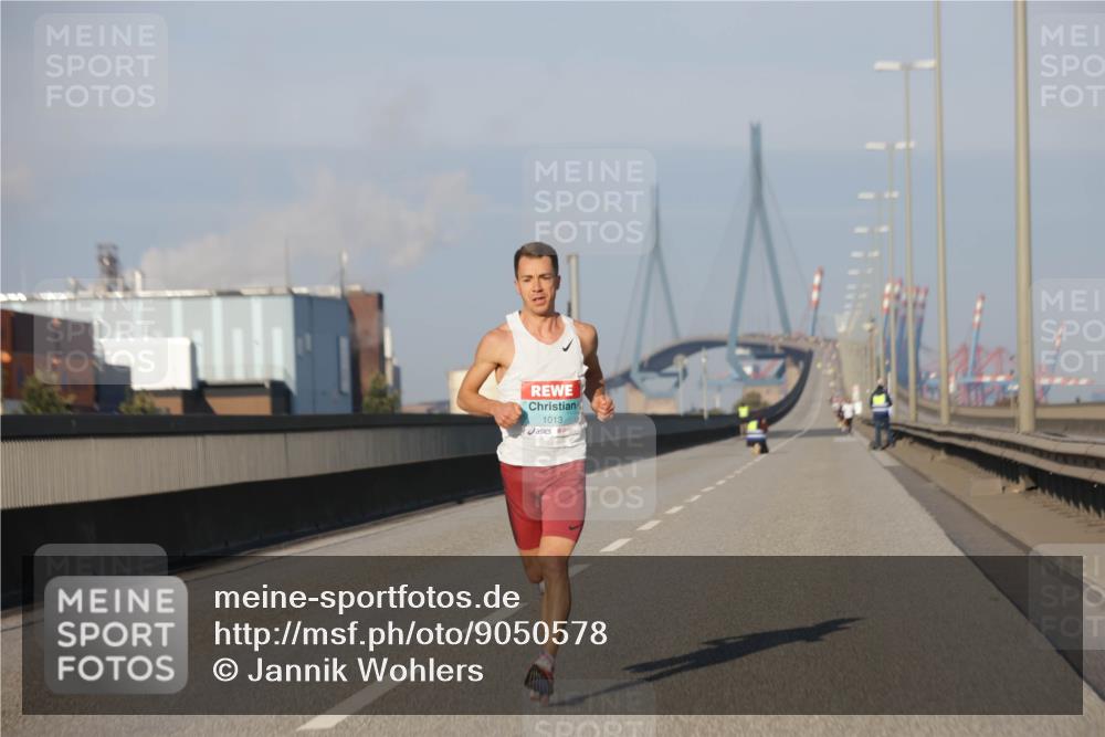 03.10.2025 - Köhlbrandbrückenlauf Jannik Wohlers http://msf.ph/oto/9050578 03.10.2025 09:36:05 Position 3 1013 meine-sportfotos.de