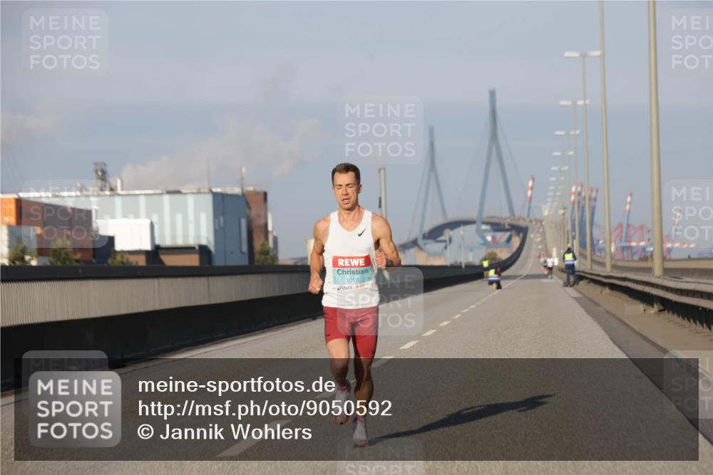 03.10.2025 - Köhlbrandbrückenlauf Jannik Wohlers http://msf.ph/oto/9050592 03.10.2025 09:36:05 Position 3 1013 meine-sportfotos.de