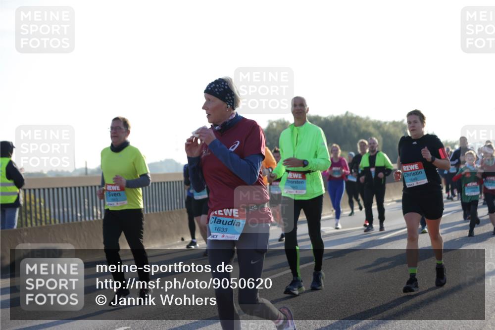 03.10.2025 - Köhlbrandbrückenlauf Jannik Wohlers http://msf.ph/oto/9050620 03.10.2025 09:18:50 Position 3 1633, 1843, 1649 meine-sportfotos.de