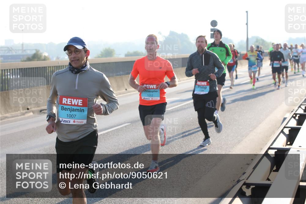 03.10.2025 - Köhlbrandbrückenlauf Lena Gebhardt http://msf.ph/oto/9050621 03.10.2025 09:14:21 Position 1 1007, 1012, 1184 meine-sportfotos.de