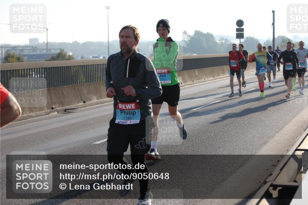 03.10.2025 - Köhlbrandbrückenlauf Lena Gebhardt http://msf.ph/oto/9050648 03.10.2025 09:14:22 Position 1 1184, 11, 2701 meine-sportfotos.de