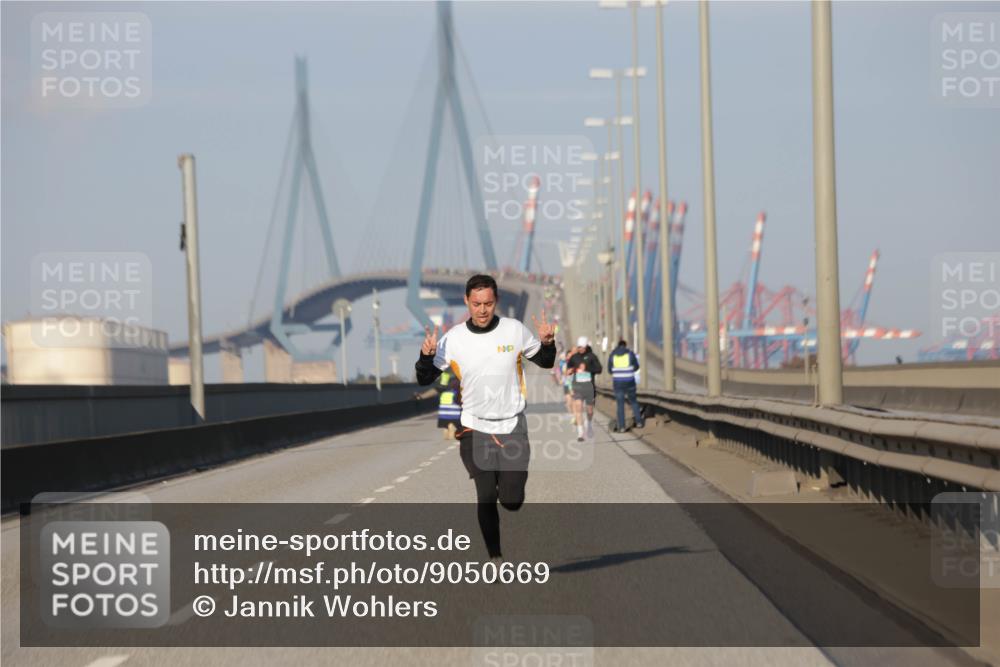 03.10.2025 - Köhlbrandbrückenlauf Jannik Wohlers http://msf.ph/oto/9050669 03.10.2025 09:36:38 Position 3  meine-sportfotos.de