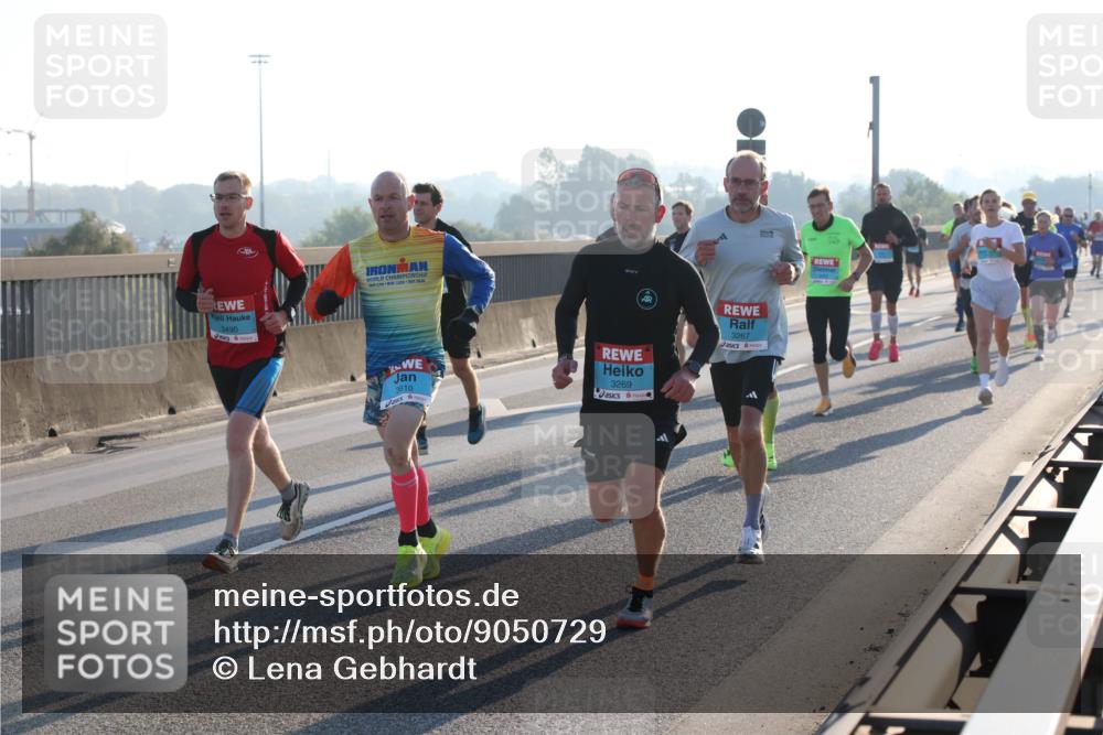 03.10.2025 - Köhlbrandbrückenlauf Lena Gebhardt http://msf.ph/oto/9050729 03.10.2025 09:14:25 Position 1 3490, 3610, 3269, 3267 meine-sportfotos.de