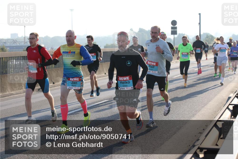 03.10.2025 - Köhlbrandbrückenlauf Lena Gebhardt http://msf.ph/oto/9050741 03.10.2025 09:14:25 Position 1 3490, 2, 112, 26, 2, 3267, 3610, 3269 meine-sportfotos.de