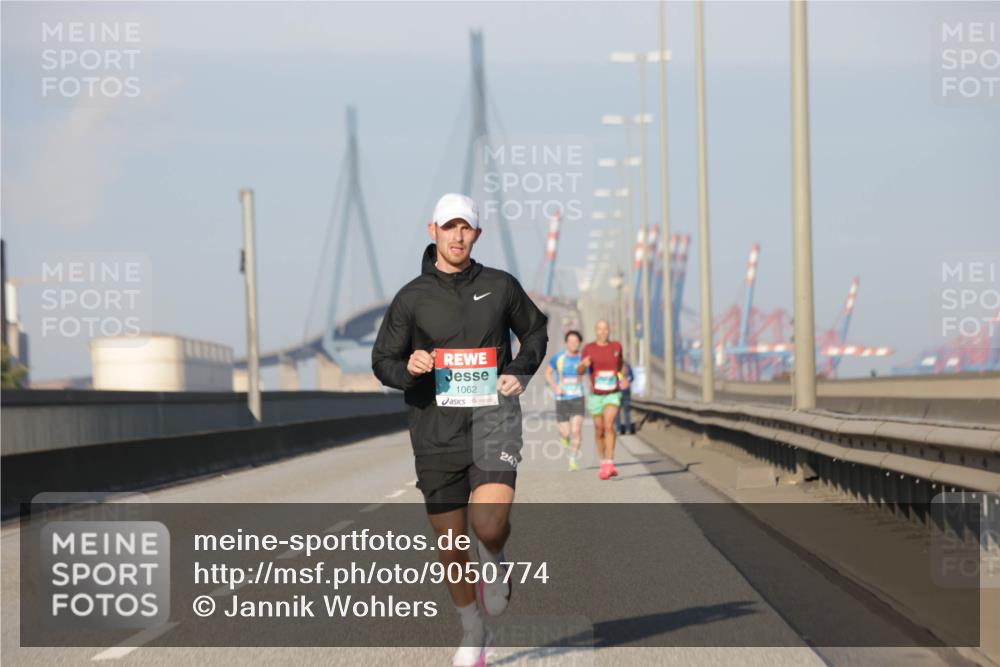 03.10.2025 - Köhlbrandbrückenlauf Jannik Wohlers http://msf.ph/oto/9050774 03.10.2025 09:36:54 Position 3 1062, 247 meine-sportfotos.de