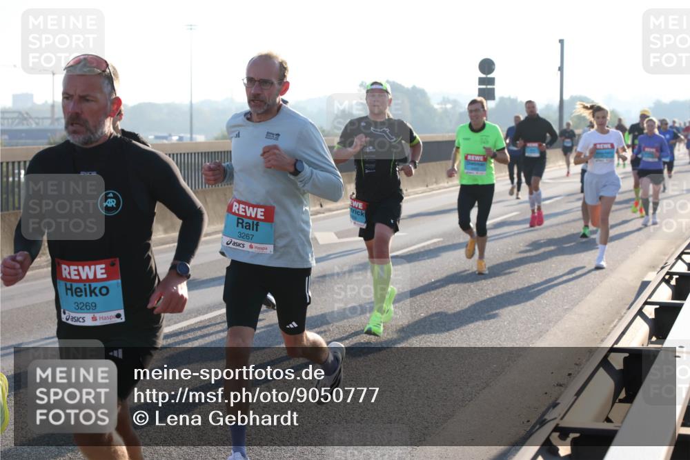03.10.2025 - Köhlbrandbrückenlauf Lena Gebhardt http://msf.ph/oto/9050777 03.10.2025 09:14:26 Position 1 3269, 3267 meine-sportfotos.de