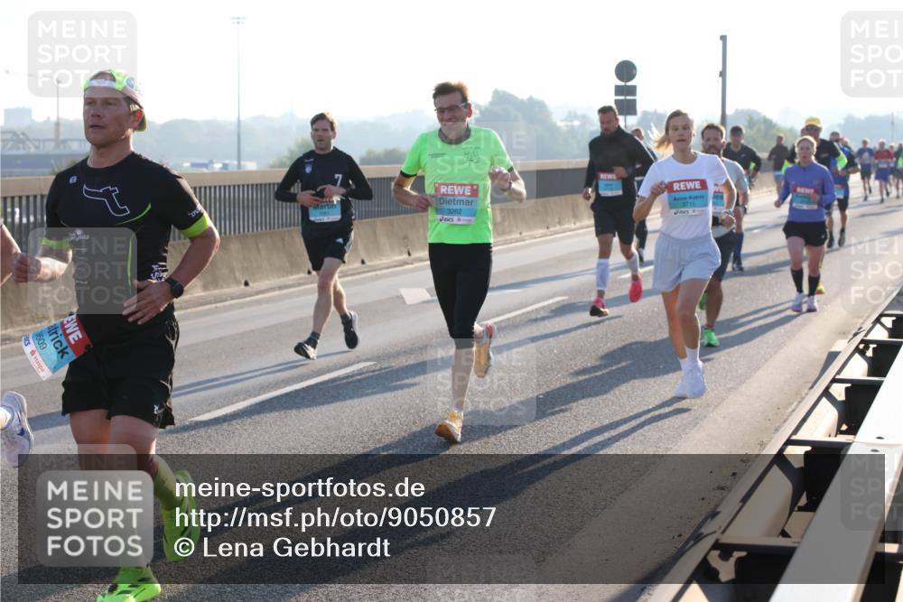 03.10.2025 - Köhlbrandbrückenlauf Lena Gebhardt http://msf.ph/oto/9050857 03.10.2025 09:14:27 Position 1 3262, 3715 meine-sportfotos.de