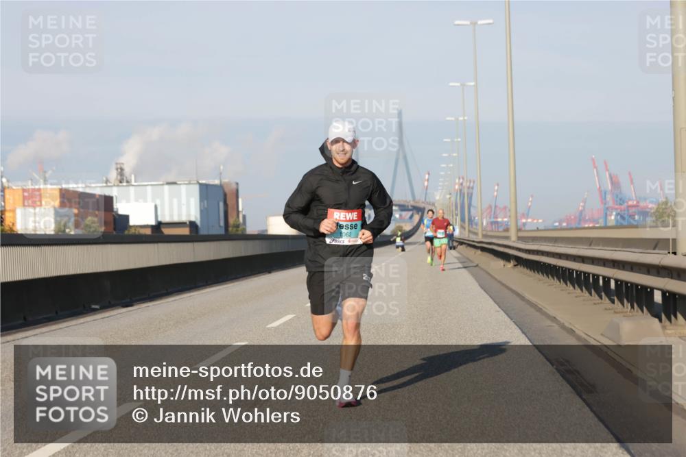 03.10.2025 - Köhlbrandbrückenlauf Jannik Wohlers http://msf.ph/oto/9050876 03.10.2025 09:36:55 Position 3 1062, 24 meine-sportfotos.de