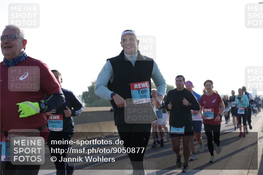 03.10.2025 - Köhlbrandbrückenlauf Jannik Wohlers http://msf.ph/oto/9050877 03.10.2025 09:18:55 Position 3 3595, 1611, 3435, 1492 meine-sportfotos.de